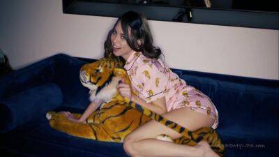 Your Little Girl - upornia.com