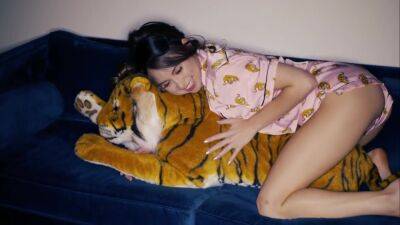 Your Little Girl - upornia.com