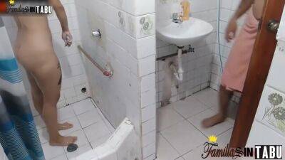 Sexo Duro - Morena Mamada Polla Y Perrito En El Bano Con Hermanastra - hclips.com