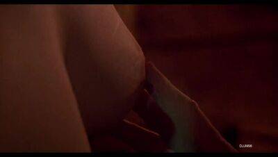 woman seduces older man - veryfreeporn.com