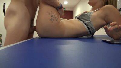 Je Baise Dans La Salle De Sport - hclips.com