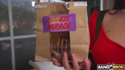 Cookies & Cream Me - upornia.com