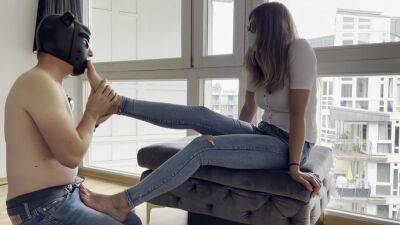 Feetjob And Cum On Feet In Chucks And Anklesocks - hclips.com