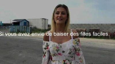 Lilou, la bombasse de l'ile d'Oleron, se fait deux mecs ! - drtuber.com