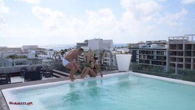 TANNED BABE GETS CREAMPIE FROM STRANGER - veryfreeporn.com