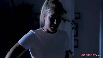 Demanding Chick Wants Her Massage - upornia.com