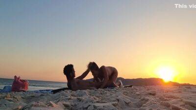 Romantic Sex On The Beach At Sunset - upornia.com