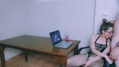 Pillo A Secretaria Viendo Porno... Y Montamos Nosotros La Pelicula - hclips.com