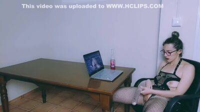 Pillo A Secretaria Viendo Porno... Y Montamos Nosotros La Pelicula - hclips.com