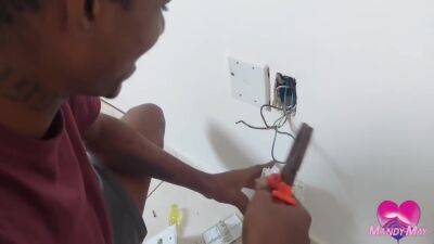 Eletricista Socando O Plug Teste No Rabo Da Baixinha Tatuada - Jhonn Corleone - Completo No Red 12 Min - hclips.com