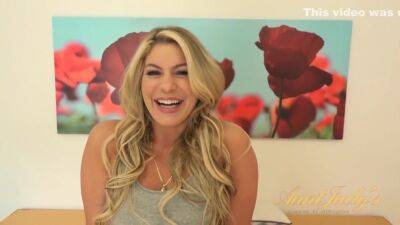 Nikki Capone In Solo Show - upornia.com