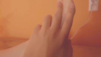 Sait Ce Quelle Veut Caresse Les Gros Seins Et Se Doigte Chatte Ensemble. Point De Vue 7 Min - upornia.com