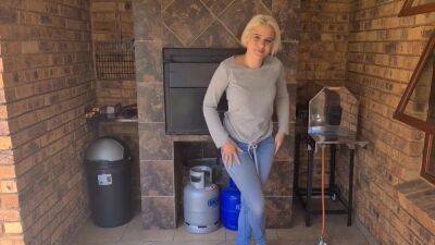 Blonde Desperate Jean Pissing Pants Wetting - hclips.com