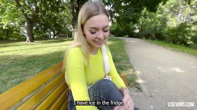 I Helped A Stranger On The Street And How Did She Thank Me? - upornia.com