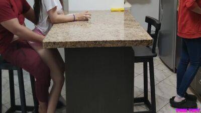 L A S In Mi Sobrina Traviesa Le Gusta Comer Sentada En Piernas Del Tio Pervertido Al Frente De Su Mujer 13 Min - upornia.com