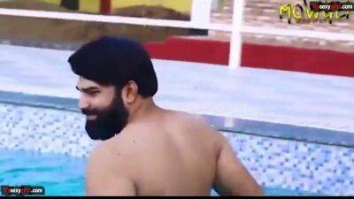 Indian Couple Having Hard Lovemaking In Swimming Pool - sunporno.com - India