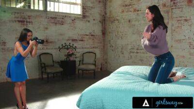 Hot Model Has A Steamy Photoshoot - upornia.com