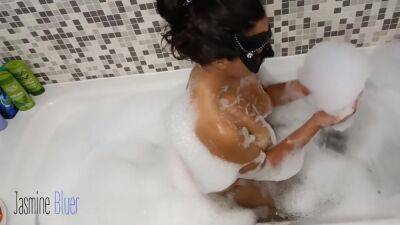 Bubbles In The Tub Gurgles On The Cock ( Deepthroat) - upornia.com - Italy