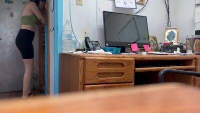 Lucky Clerk Creampies Tiny Babe Who’s Short On Change - hclips.com