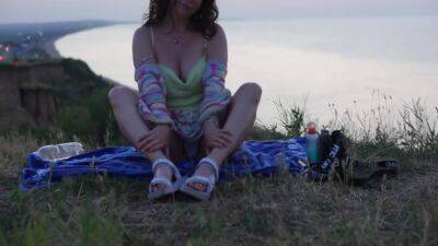 Kinky Cutie Wanks And Cums Outdoors - hclips.com