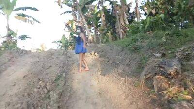 Encontrei Um Estranho Na Floresta E O Convidei Para Foder Em Um Barraco - hclips.com