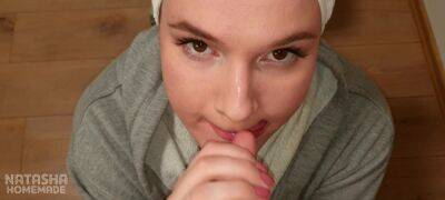 Behinde The Scenes I Was Too Horny She Gave Me A Helping Hand And It Blow Away - hclips.com