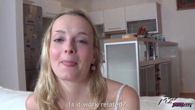 Nagging Blondie - upornia.com