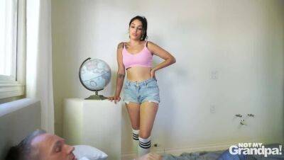 Vanessa Sky - She’s A Little Golddigger - porntry.com