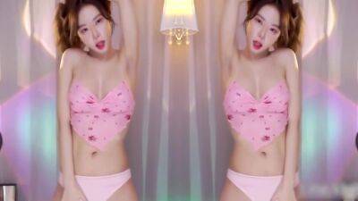 Hot Korean Camgirl Dancing 8 Min - upornia.com - North Korea