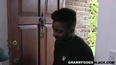 Anally Rammed GILF Bitch Loves Black Dick - sunporno.com