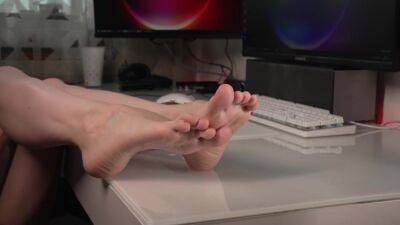 I Want You To Admire My Legs - hclips.com