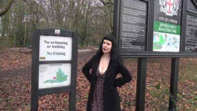 Soozi - A Winter Day Flashing In London - upornia.com - Britain