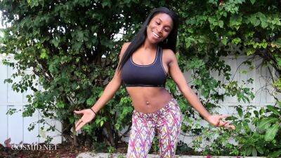 Slim Ebony Babe Naked Outdoors - drtuber.com