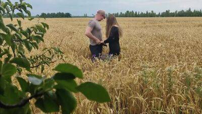 Vebal Glupuu Pastushku Pryamo V Pole - hclips.com