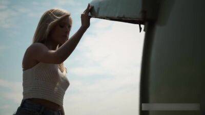 Horny Trucker Enjoys Outdoor Anal - Candee Licious - upornia.com