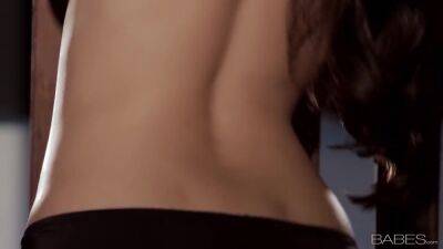 Sunny Leone - Sunny Leone In Sunny Unchained - upornia.com