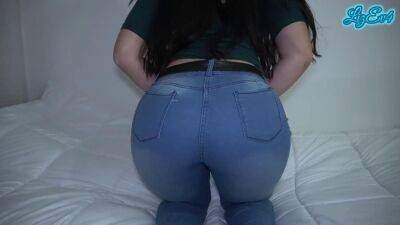 Desi Bhabhi - Hindi Sex - tremendous ass of my friend's girlfriend with tight jeans. real orgasm and creampie. She left my semen inside her pussy - sunporno.com - India