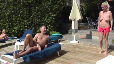 Tina - Dirty Tina - Schluck Den Sekt Die Pool Pisser Mit - hclips.com