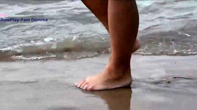 Foot Obsession walking in the sea - drtuber.com