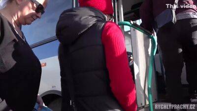 Rychly Prachy - Luxusni Milfka Naprcana V Linkovem Autobusu - upornia.com - Czech Republic