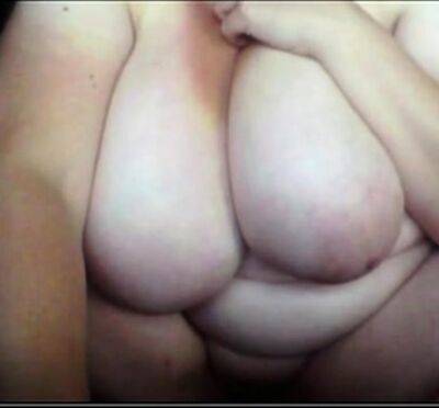 Trailertrash-ish BBW with heavy boobs on webcam 1 - drtuber.com