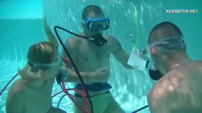 Cum Everywhere In The Pool From Blowjobs Of Cruz - upornia.com