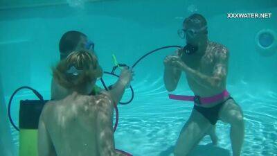 Cum Everywhere In The Pool From Blowjobs Of Cruz - upornia.com