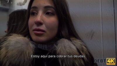 La gerente del club nocturno Monica Wet vende - sexu.com - Russia