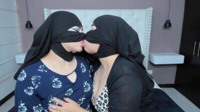 جات تبات معايا حيت ضار مسافرين سدقت عينها فيا بدات كتبوس أو تحوي فيا أو أنا عجبني الحال - hclips.com