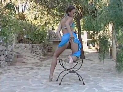 Young Girl Open The Pussy Im Pool - upornia.com - Usa