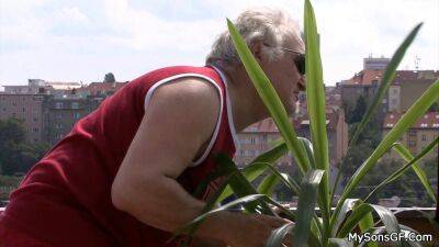 She let old granpa poke her young hole - sexu.com - Czech Republic