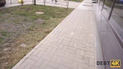 El pene coleccionista experimentado le recuerda a la chica de 21 años la deuda - sexu.com - Russia