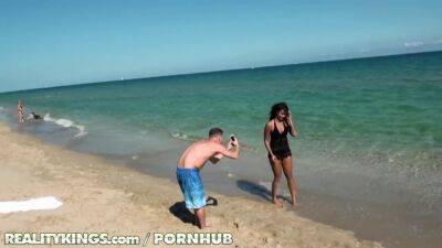 Harley Sweet at the beach - sexu.com