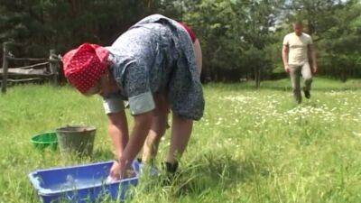 Old Lady Fucked Outdoor In Nature - upornia.com